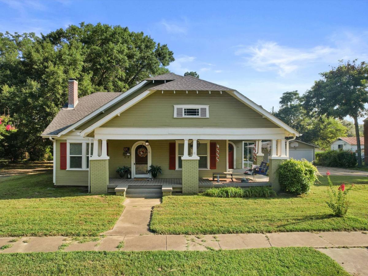 House for rent at 808 W Tyler St, Gilmer, TX 75644