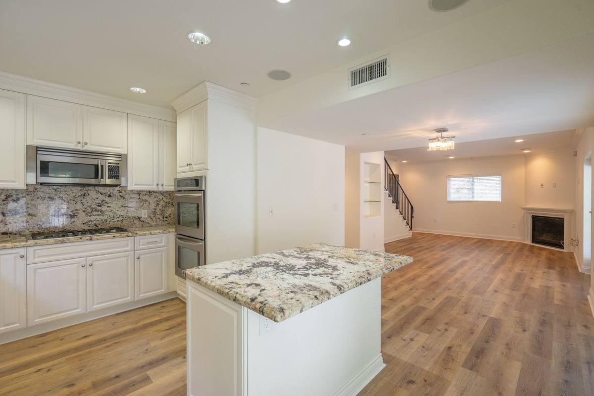 Apartment for rent at 1529 S Beverly Dr, Los Angeles, CA 90035