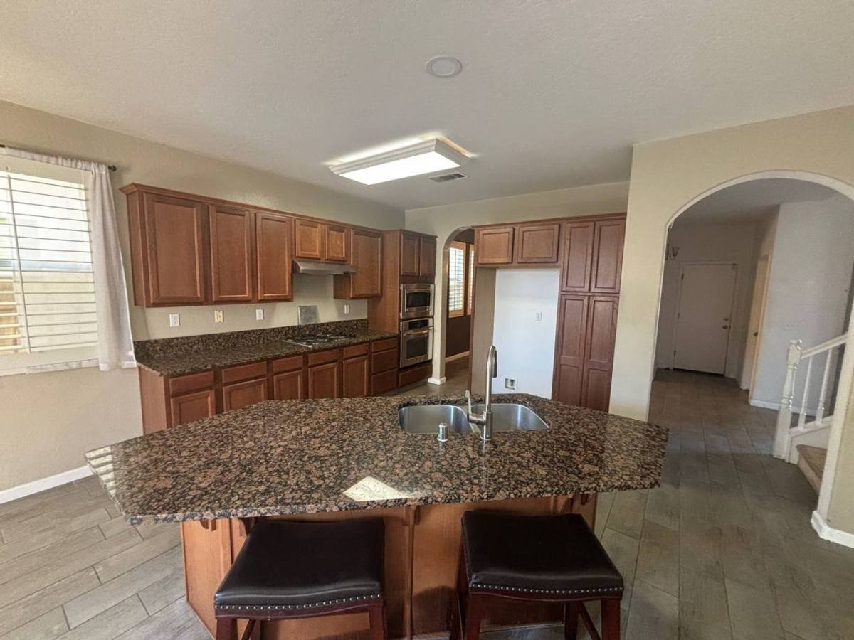 Apartment for rent at 4429 W Pinsapo Dr, Fresno, CA 93722