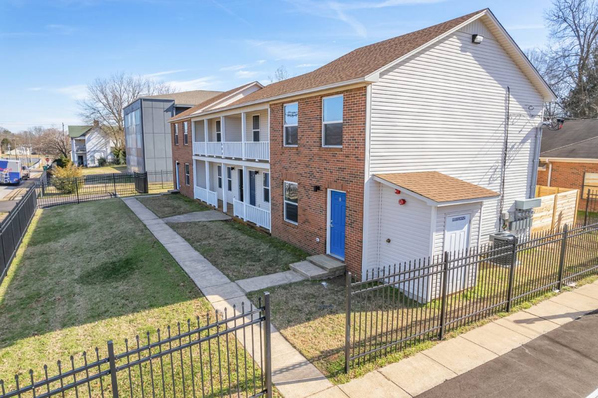 Townhouse for rent at 604 E College St, Jackson, TN 38301