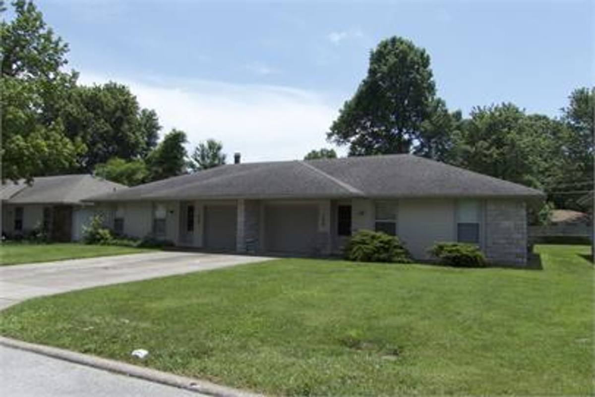 Townhouse for rent at 1456 E Camino Alto St, Springfield, MO 65804
