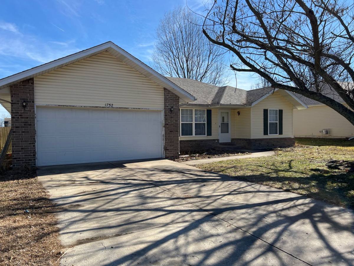 House for rent at 1752 S Fisk Ave, Springfield, MO 65802