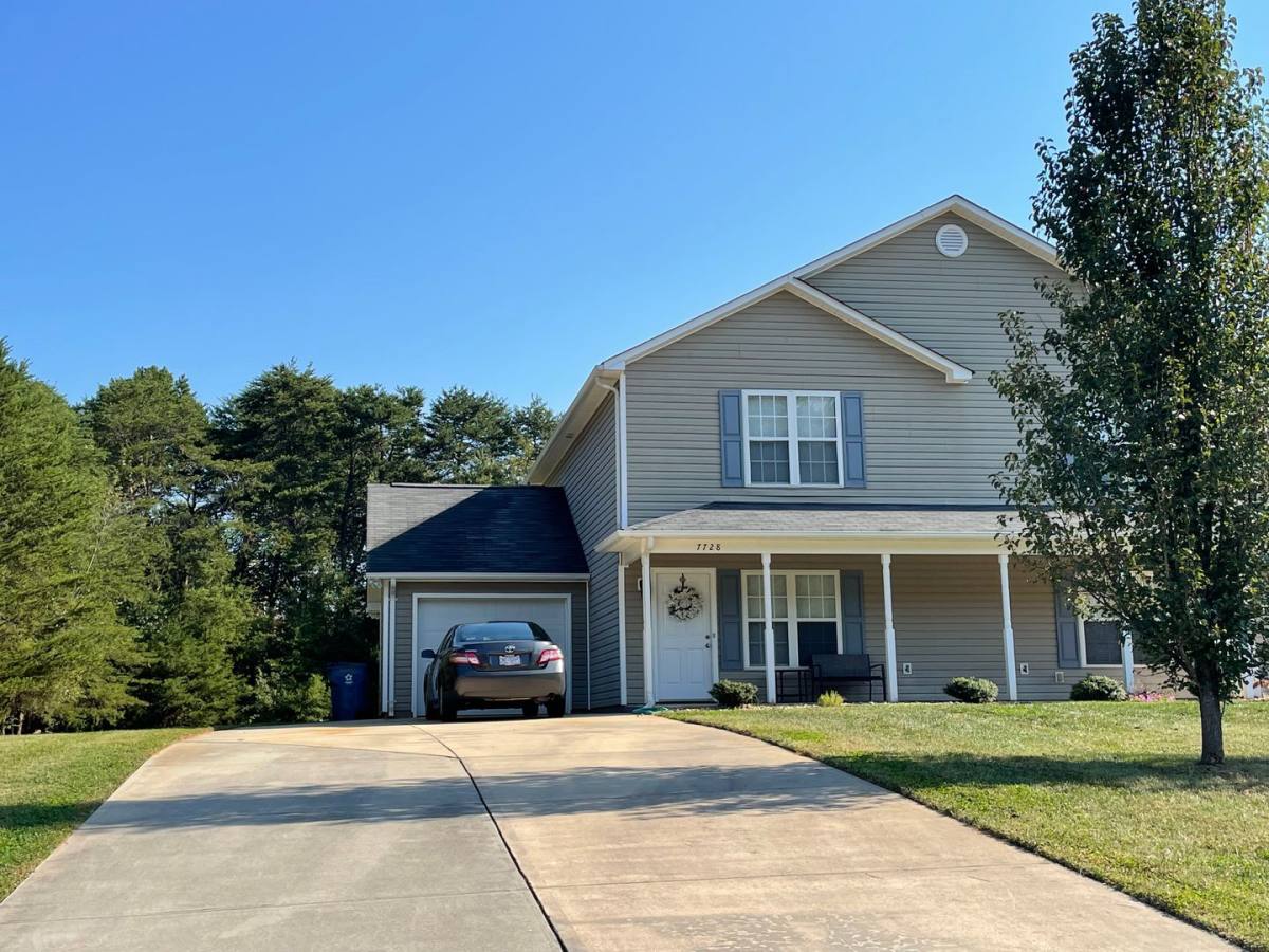 Townhouse for rent at 7728 Keistlers Store Rd, Sherrills Ford, NC 28673