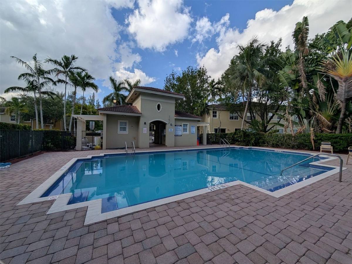 Townhouse for rent at 2851 W Prospect Rd, Fort Lauderdale, FL 33309