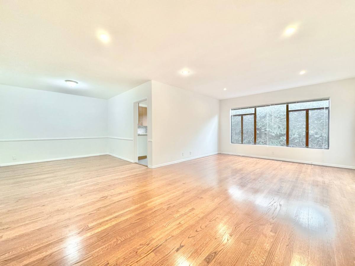 Apartment for rent at 357 S Elm Dr, Beverly Hills, CA 90212