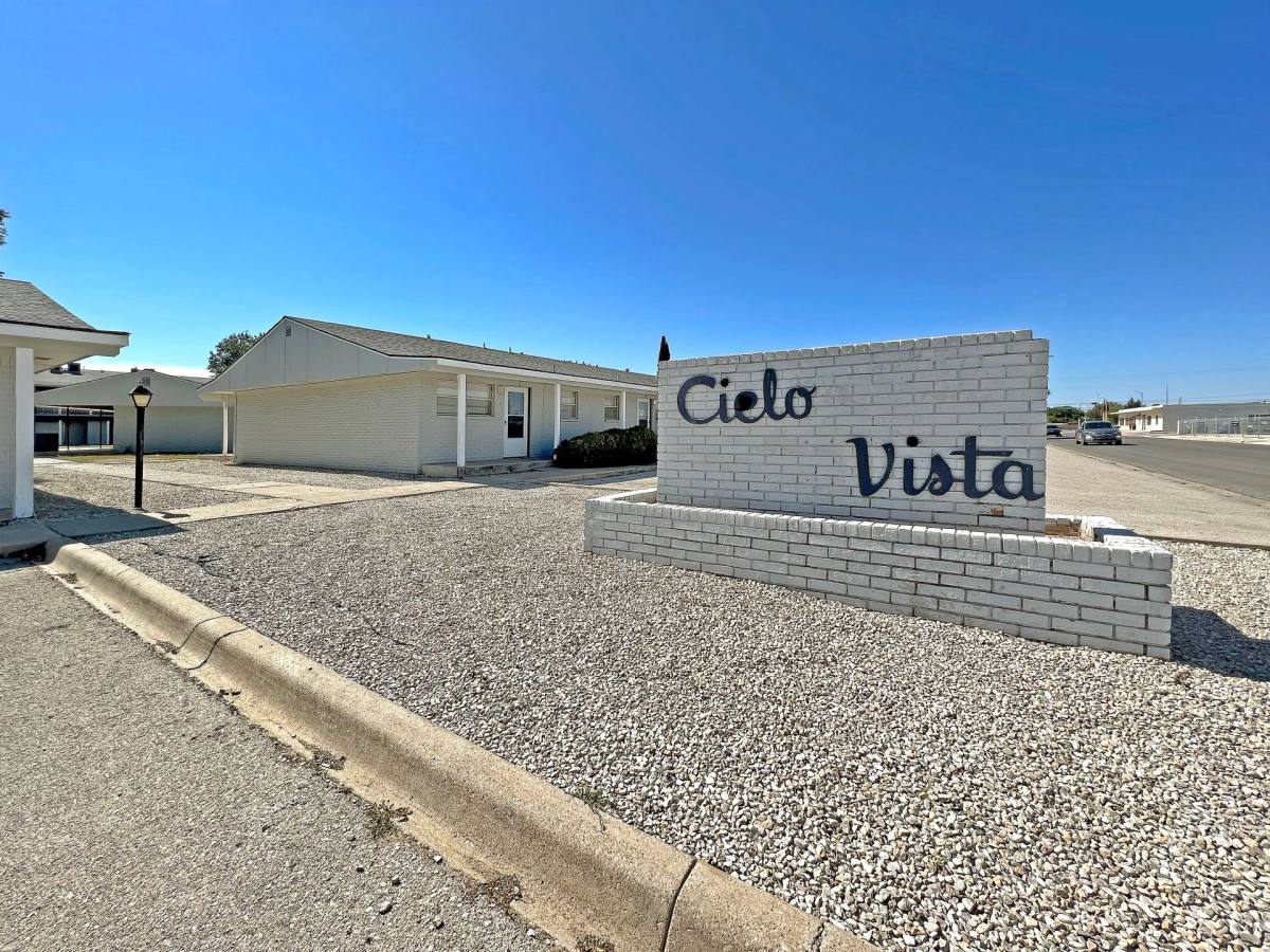 Apartment for rent at 901 E Michigan Dr, Hobbs, NM 88240