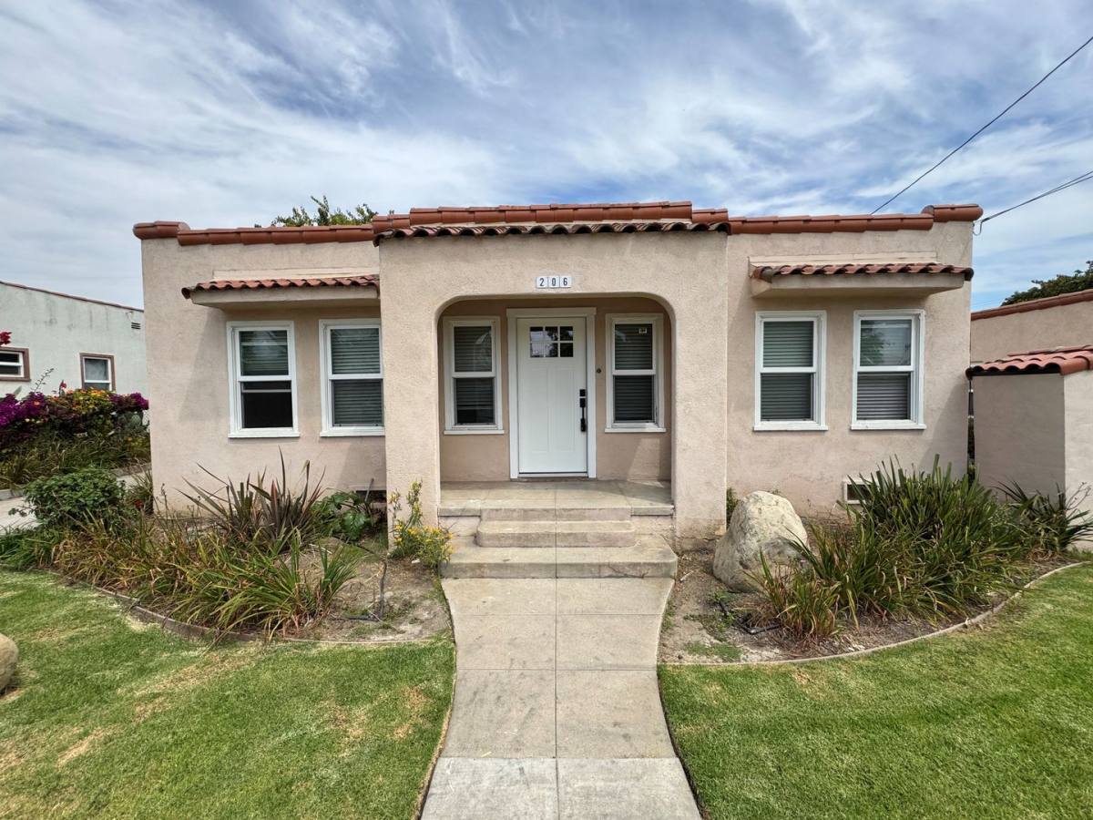 Apartment for rent at 206-214 Santa Cruz, Ventura, CA 93001