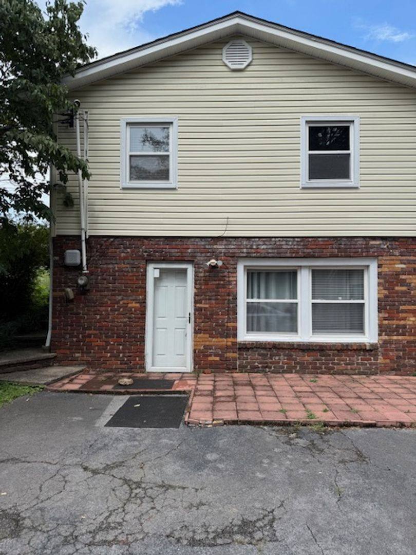 Apartment for rent at 3808-B Oakwood Lane, Knoxville, TN 37921