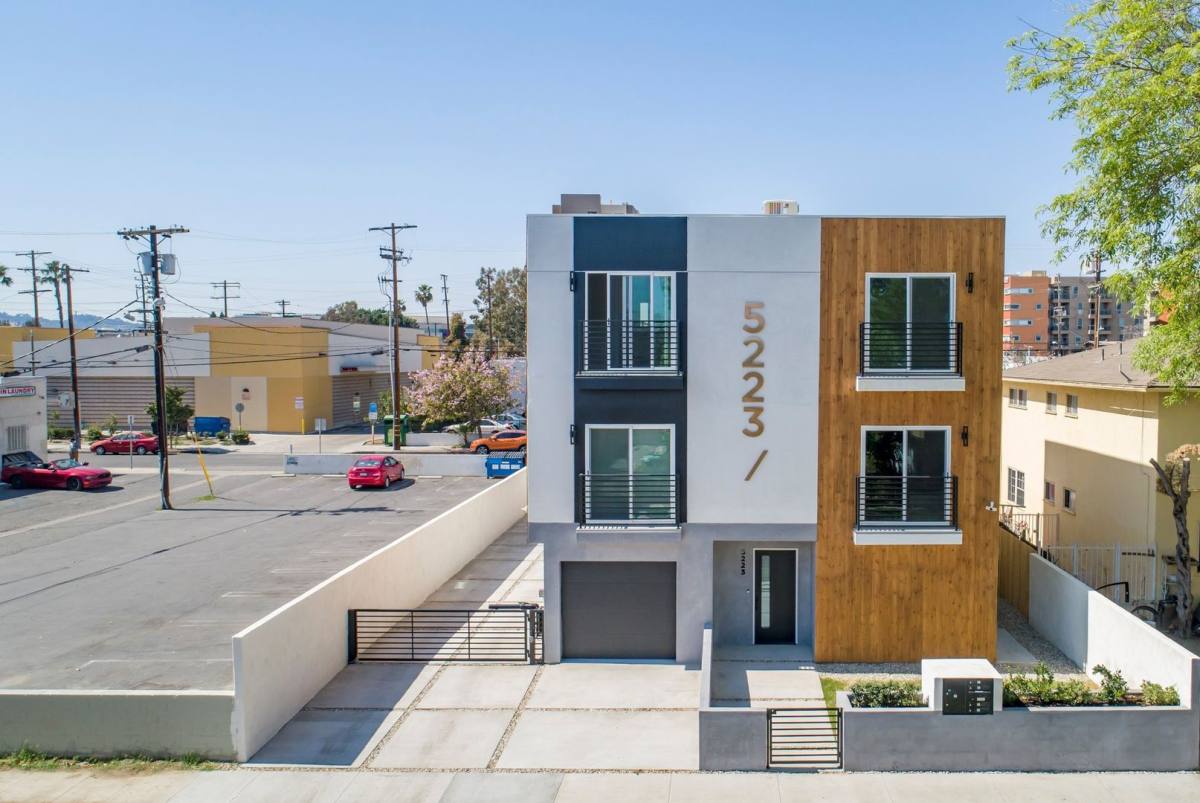 Apartment for rent at 5221 Cleon Ave, North Hollywood, CA 91601