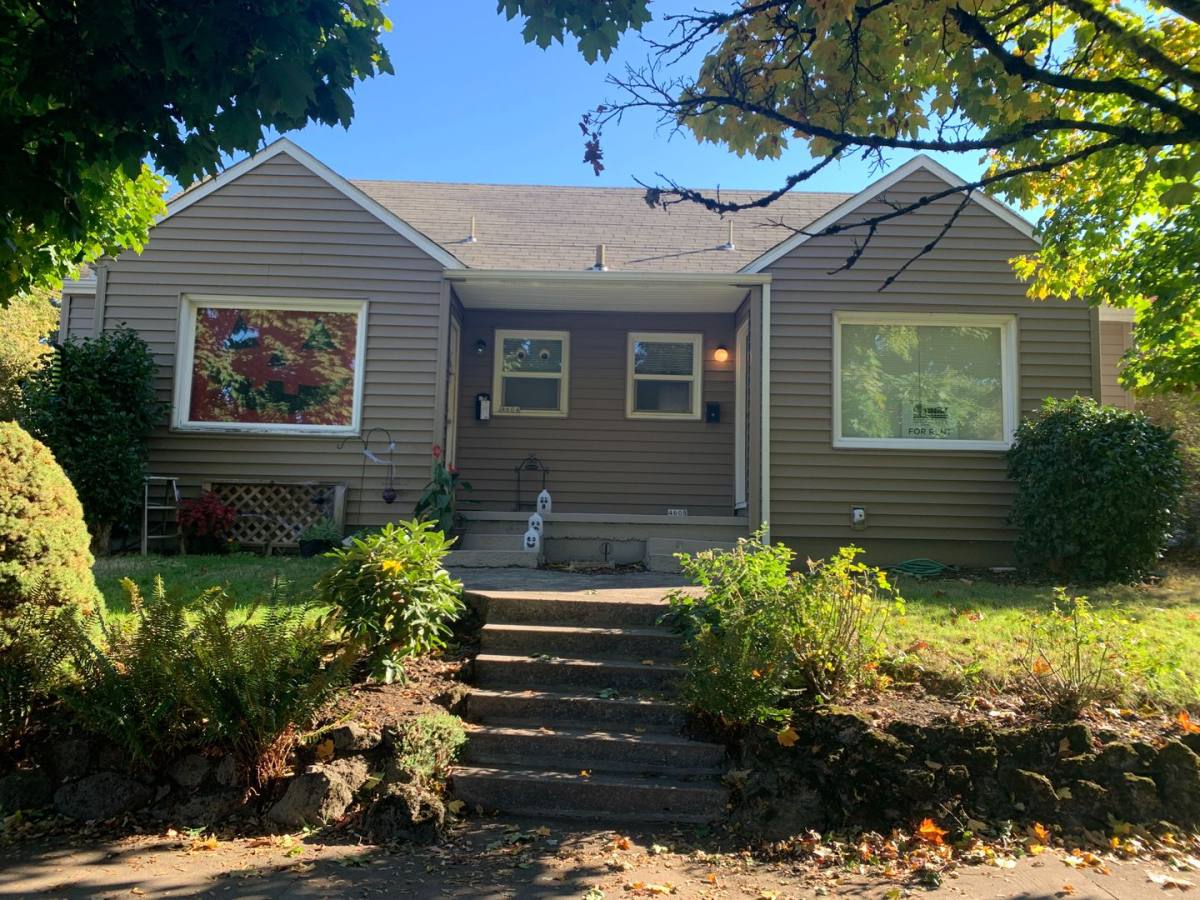 Apartment for rent at 4604-4608 SE 28th Ave, Portland, OR 97202