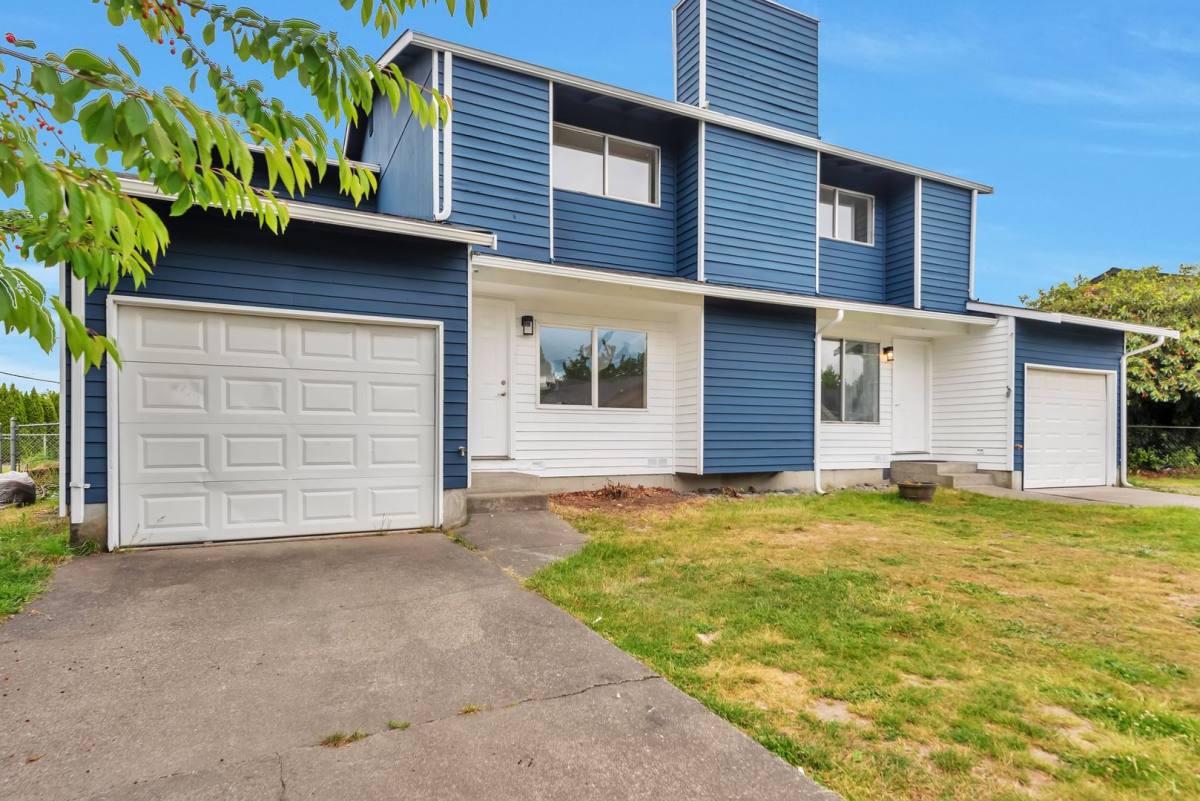 Townhouse for rent at 1702 C St SE, Auburn, WA 98002