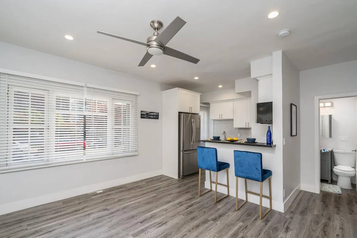Apartment for rent at 405 W 3rd St, Long Beach, CA 90802