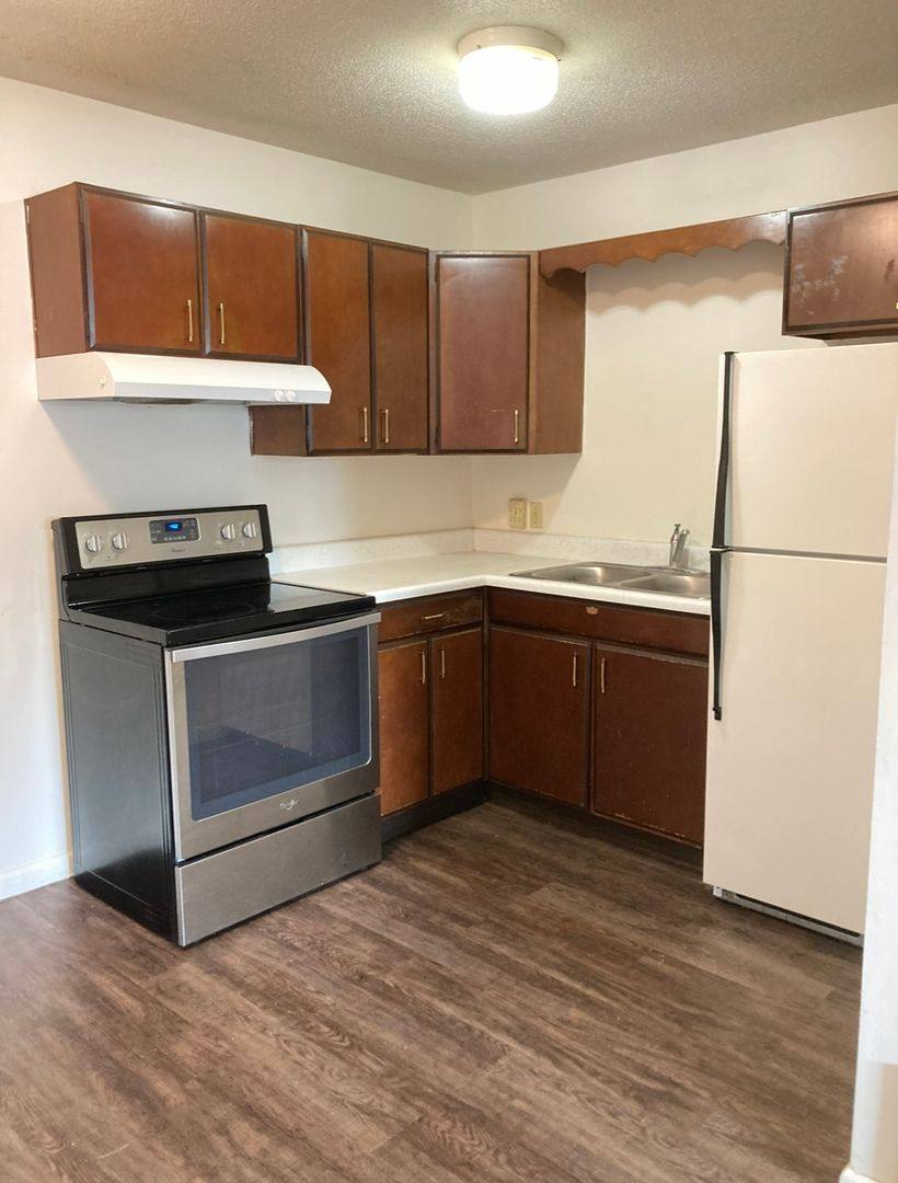 Apartment for rent at 103 E 7th Ave, South Hutchinson, KS 67505