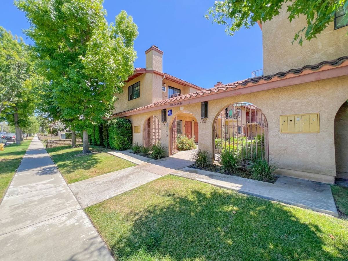 Apartment for rent at 3902- 3920 Howard Ave, Los Alamitos, CA 90720