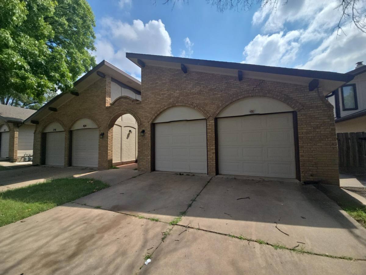 Apartment for rent at 716-722 S Eastern St, Wichita, KS 67207