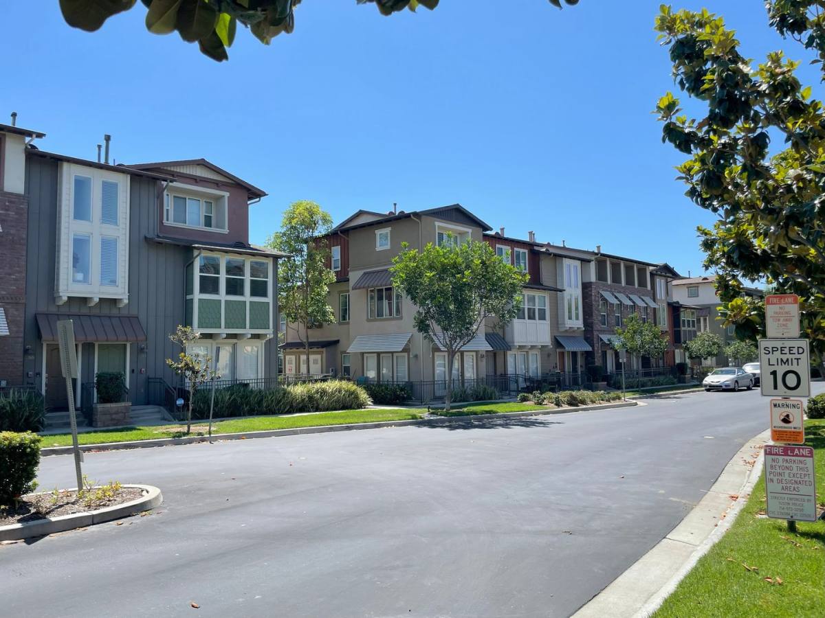 Townhouse for rent at 282 Tustin Field Dr, Tustin, CA 92782
