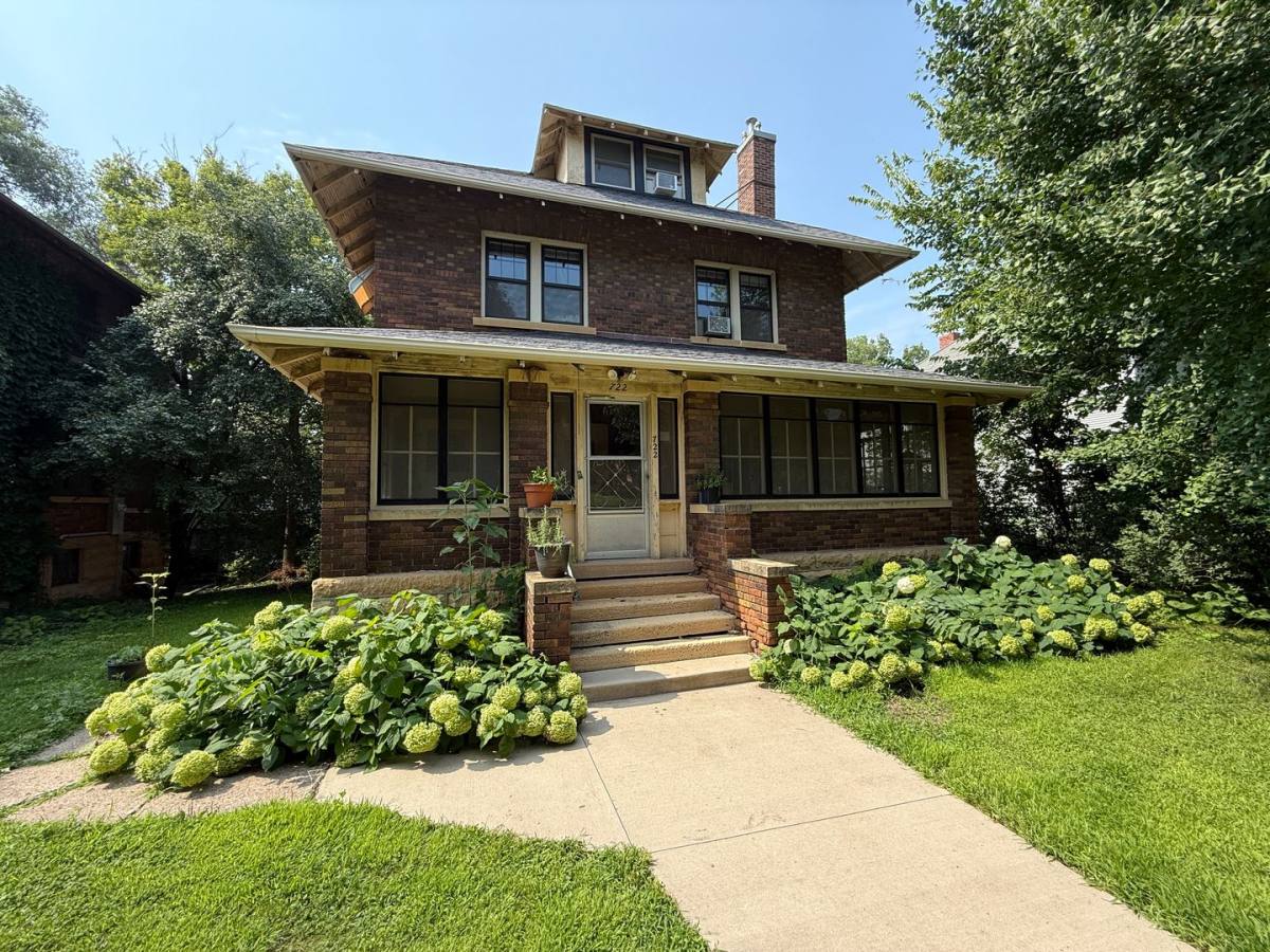 Apartment for rent at 722 S Broad St, Mankato, MN 56001