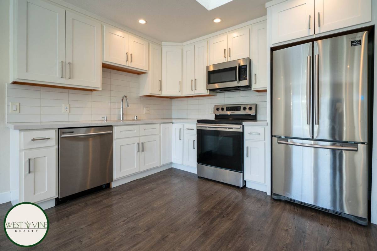 Apartment for rent at 611 Topaz St, Redwood City, CA 94061