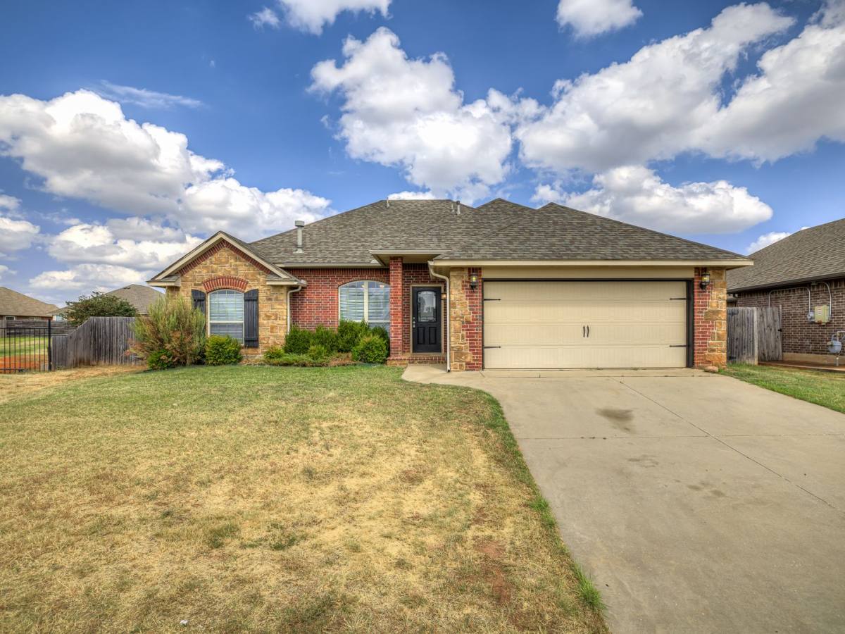 House for rent at 16204 Juliet Dr, Edmond, OK 73013
