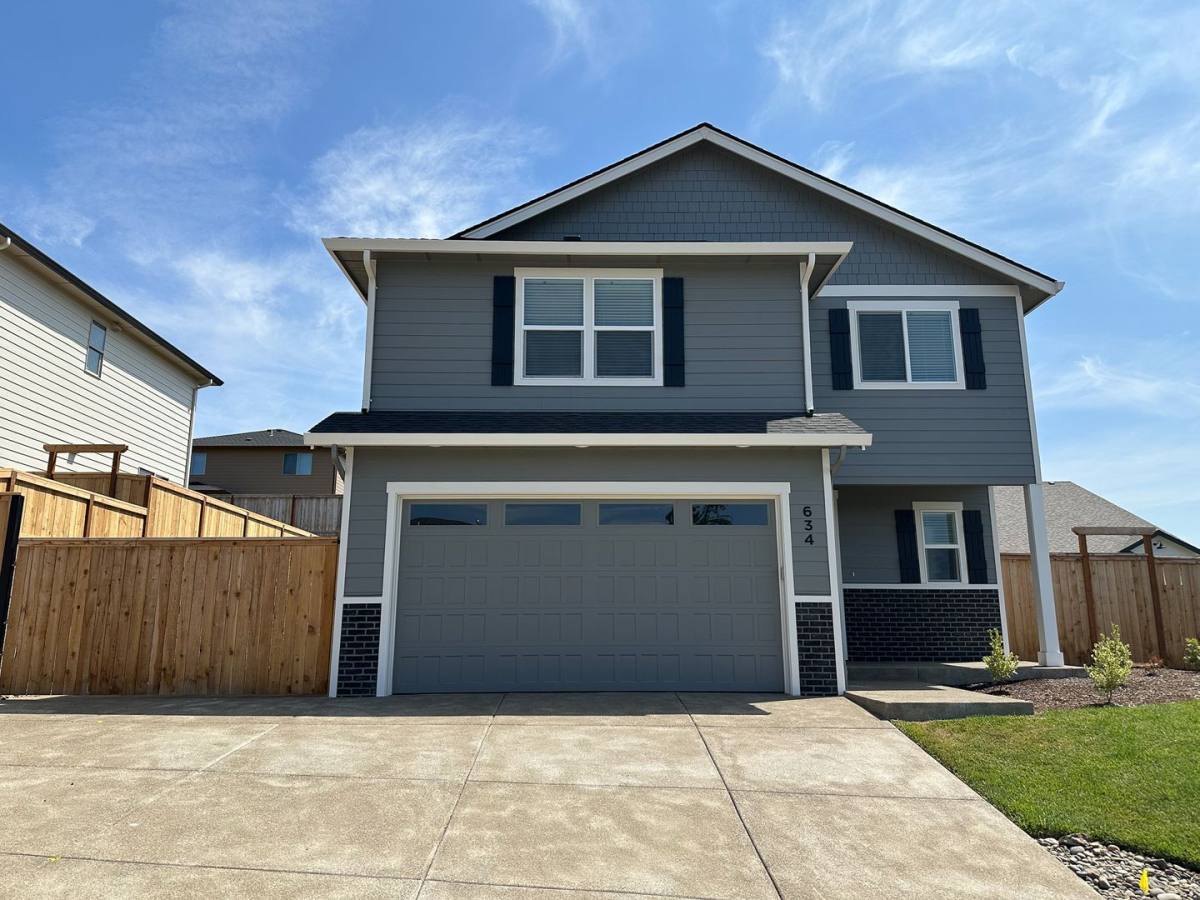 House for rent at 634 NW Crater Lake Dr, Dallas, OR 97338