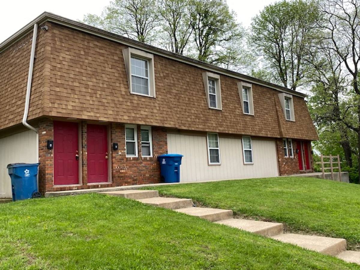 Apartment for rent at 1102 Cherokee, Collinsville, IL 62234