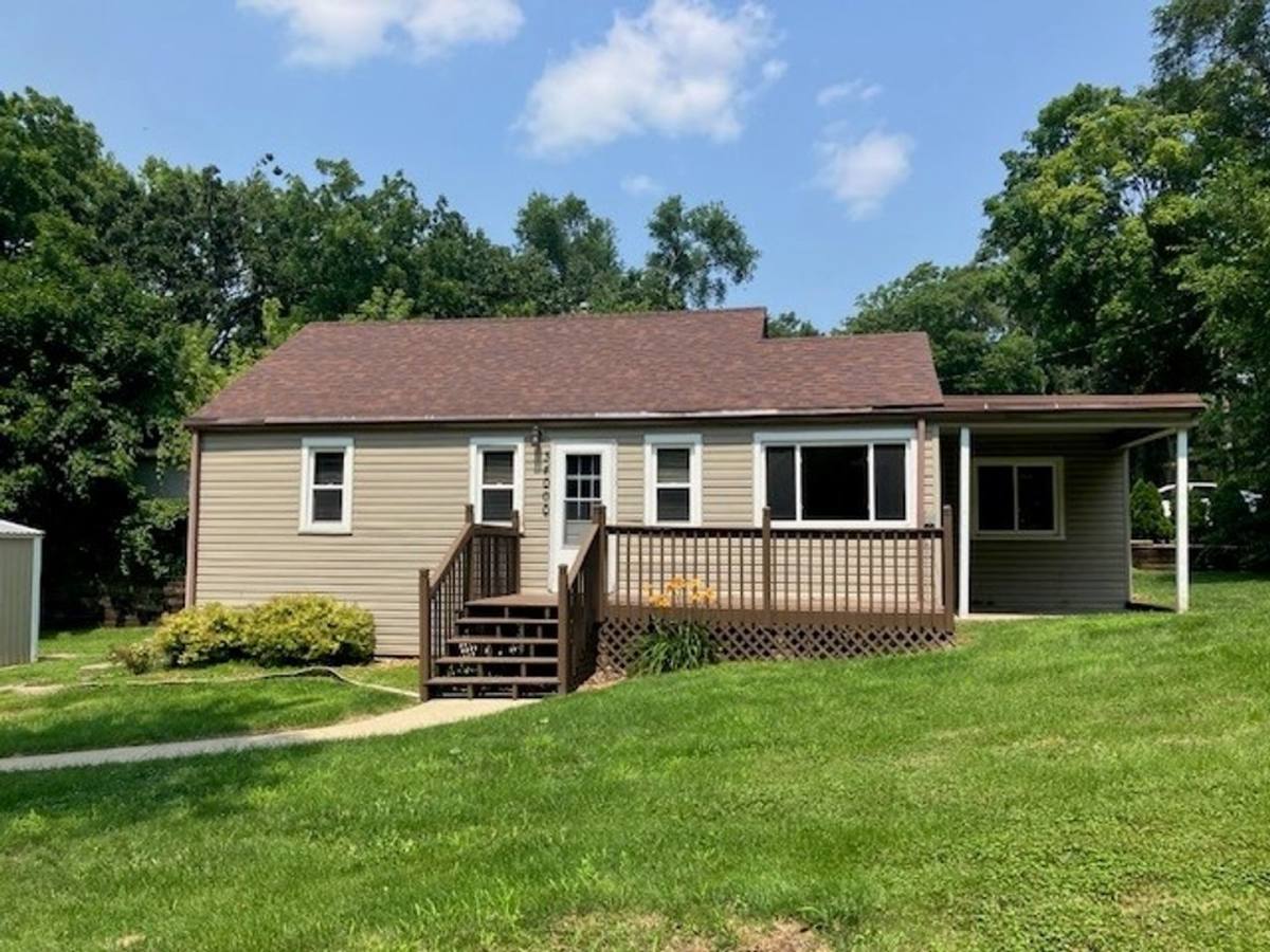 House for rent at 34000 White Oak Dr, Burlington, WI 53105