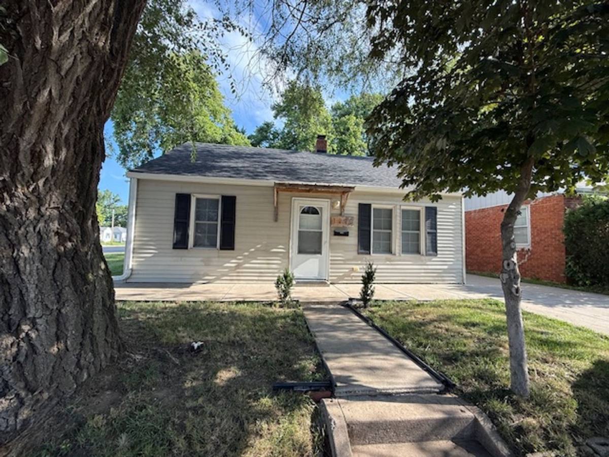 House for rent at 1290 W King St, Naperville, IL 60540
