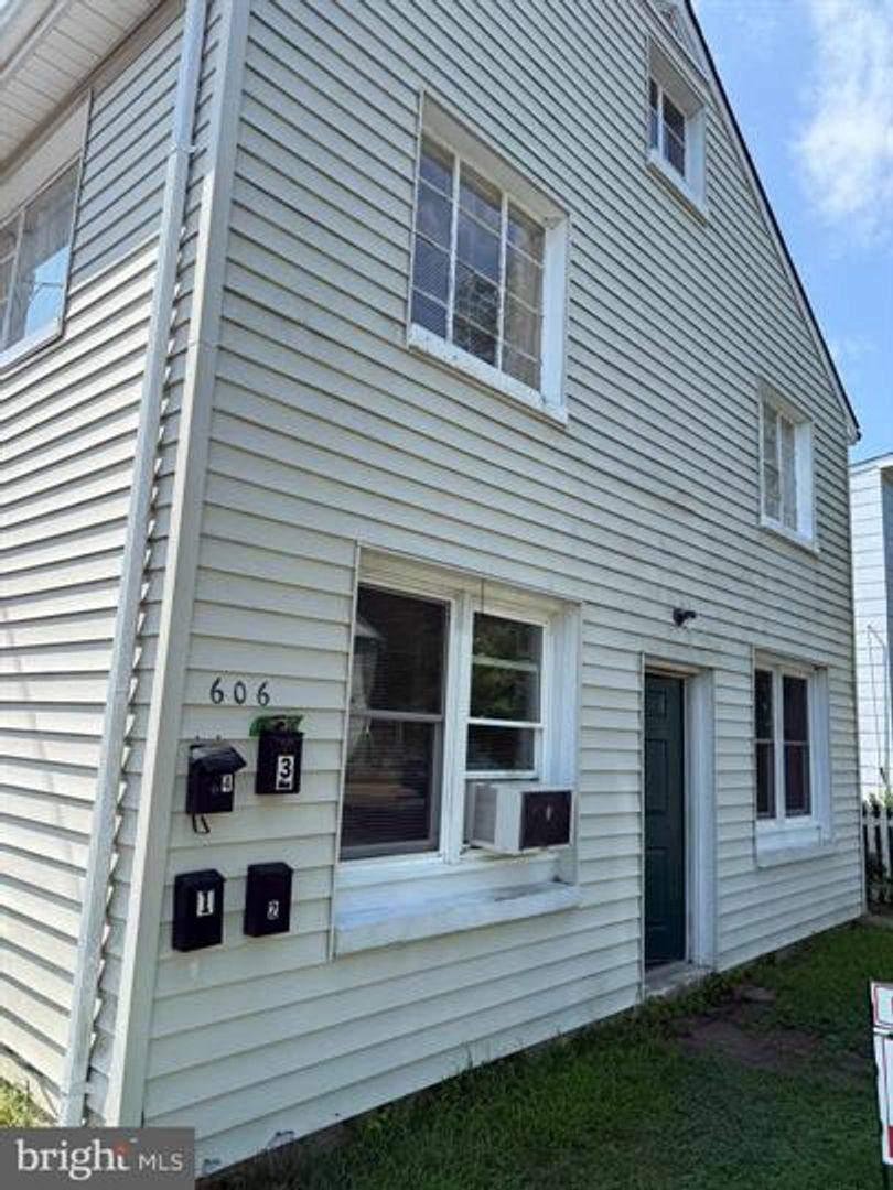 Apartment for rent at 606 Stuart St, Fredericksburg, VA 22401