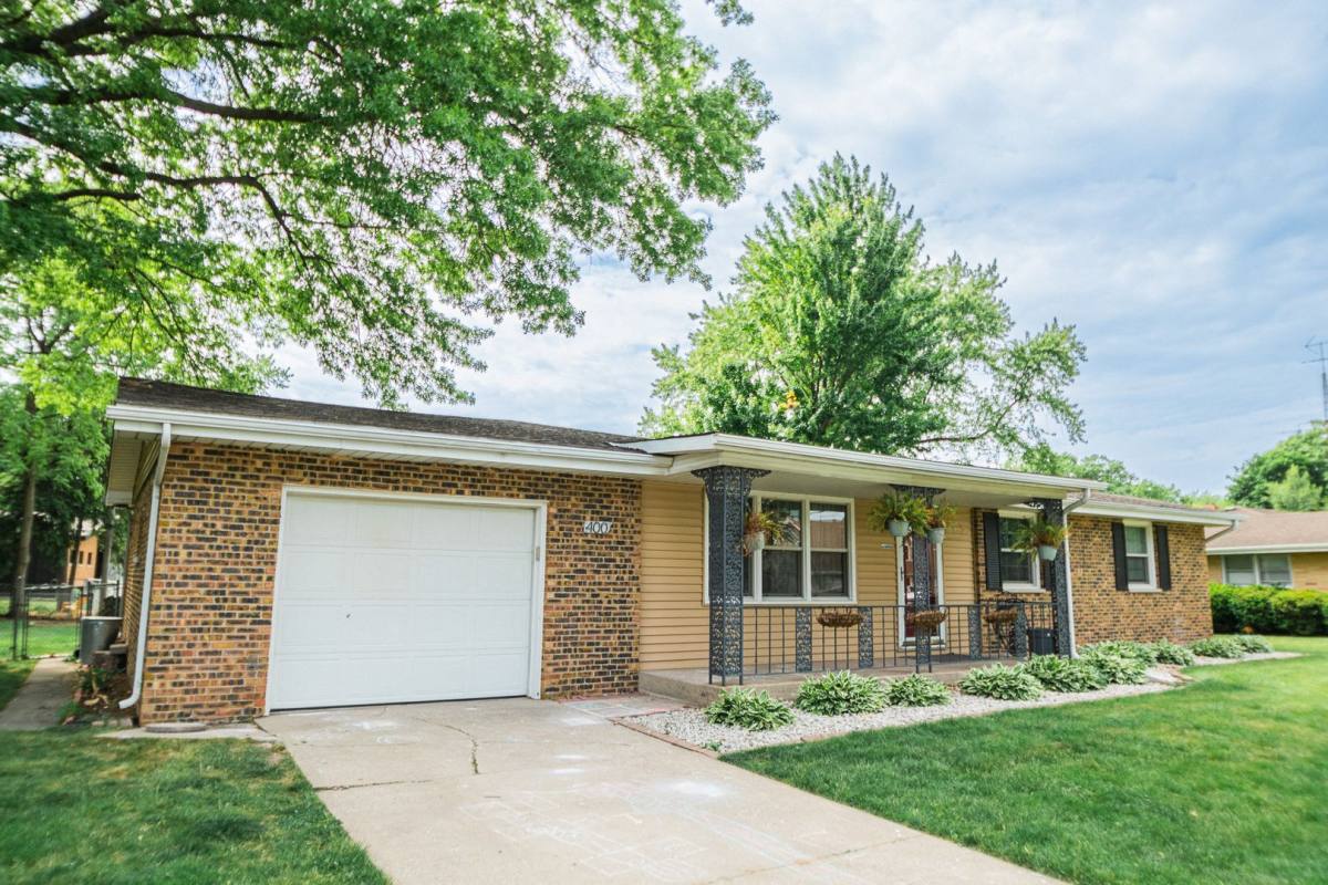 House for rent at 400 S Lasalle St, Hobart, IN 46342