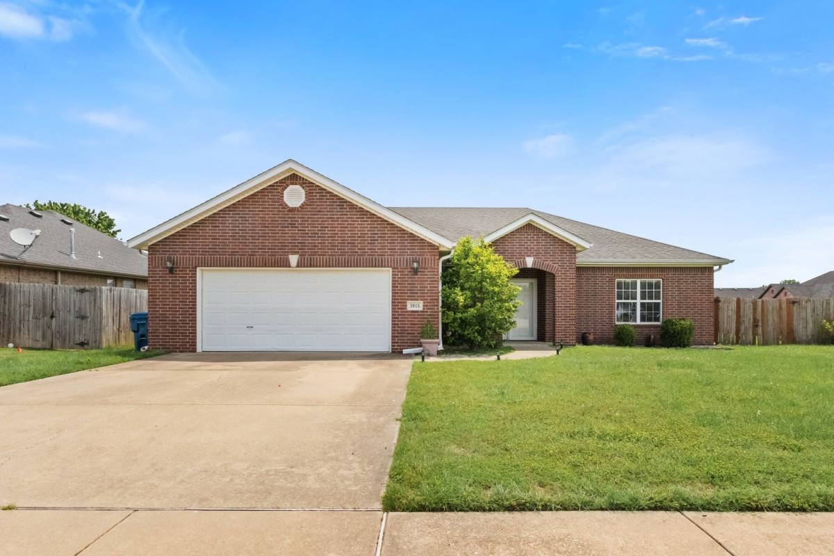 House for rent at 1915 SW Sequoia St, Bentonville, AR 72712