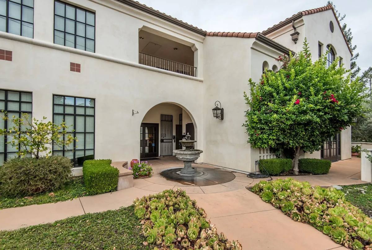 Apartment for rent at 100 Los Gatos - Saratoga Rd, Los Gatos, CA 95032
