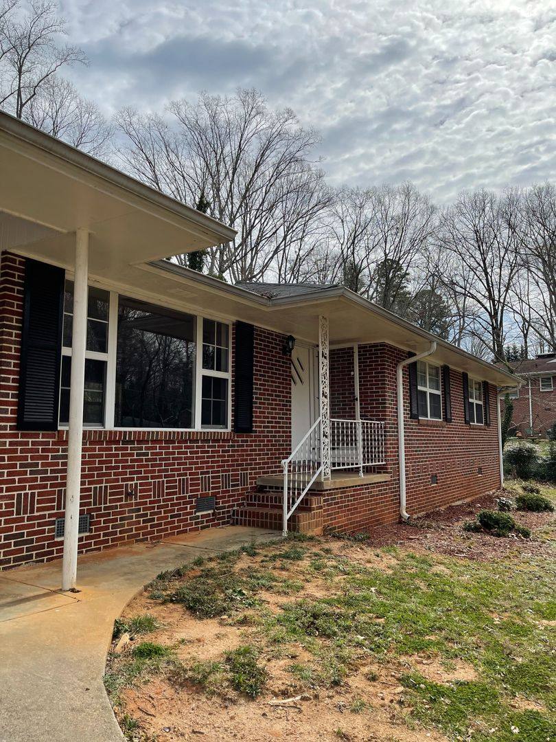 House for rent at 698 Holly Dr, Gainesville, GA 30501