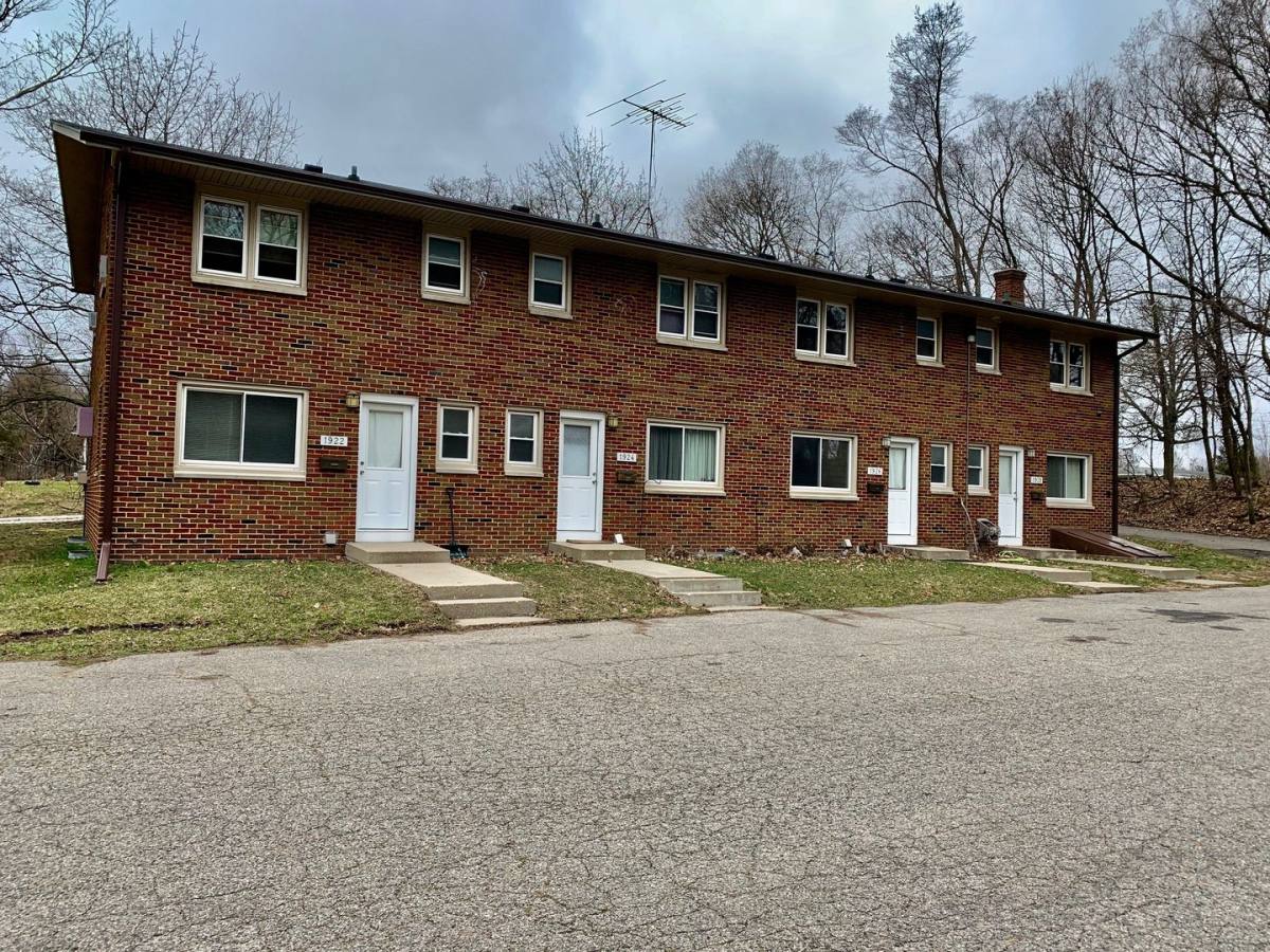 Apartment for rent at 1922-1928 Sunnyside Dr, Kalamazoo, MI 49048