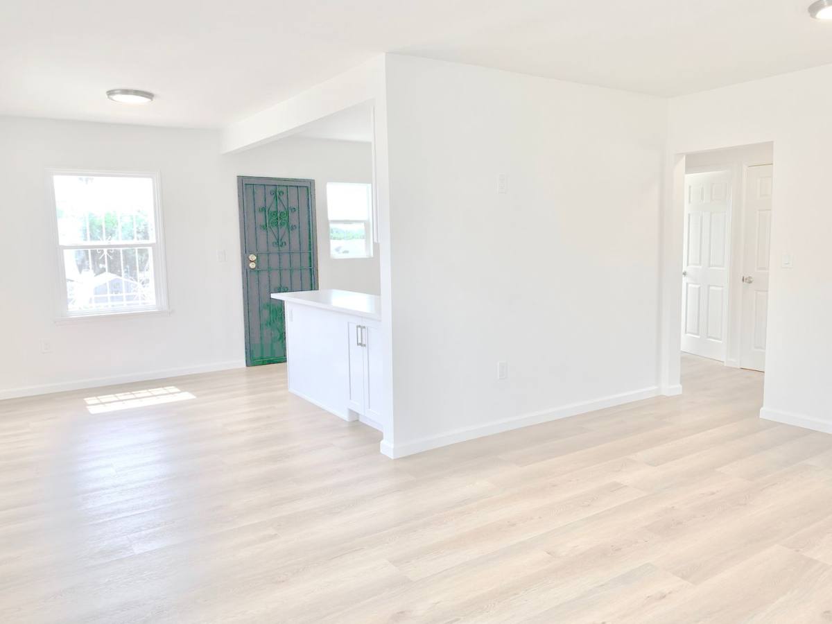 Apartment for rent at 2020 W 35th St, Los Angeles, CA 90018