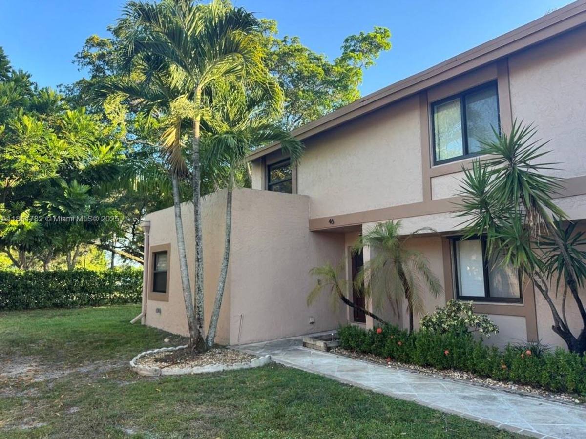 Townhouse for rent at 46 Chestnut Circle, Hollywood, FL 33026