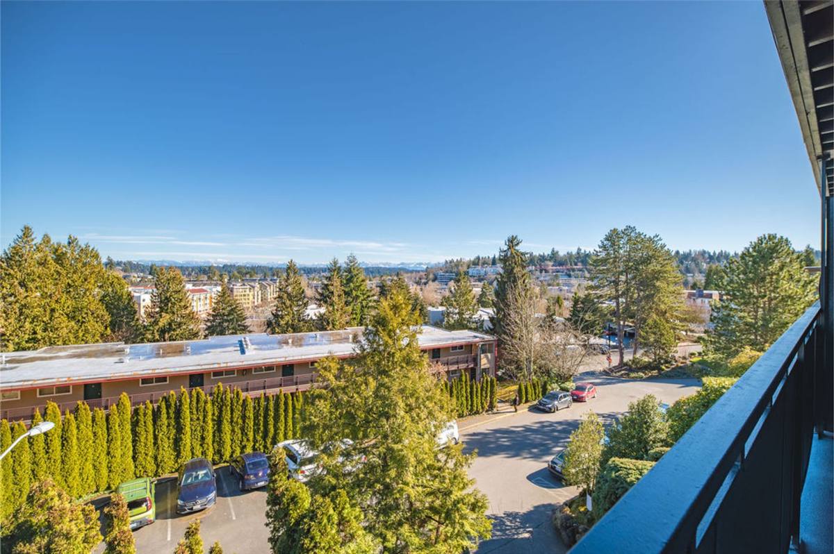 Apartment for rent at 2805 75th Place SE, Mercer Island, WA 98040
