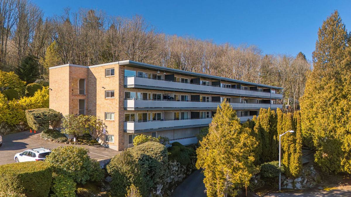 Apartment for rent at 2805 75th Place SE, Mercer Island, WA 98040