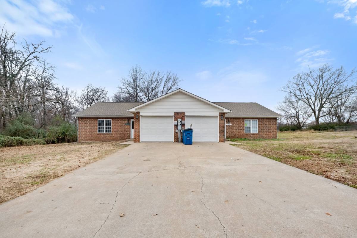 Apartment for rent at 12689 Pioneer Lane, Gentry, AR 72734
