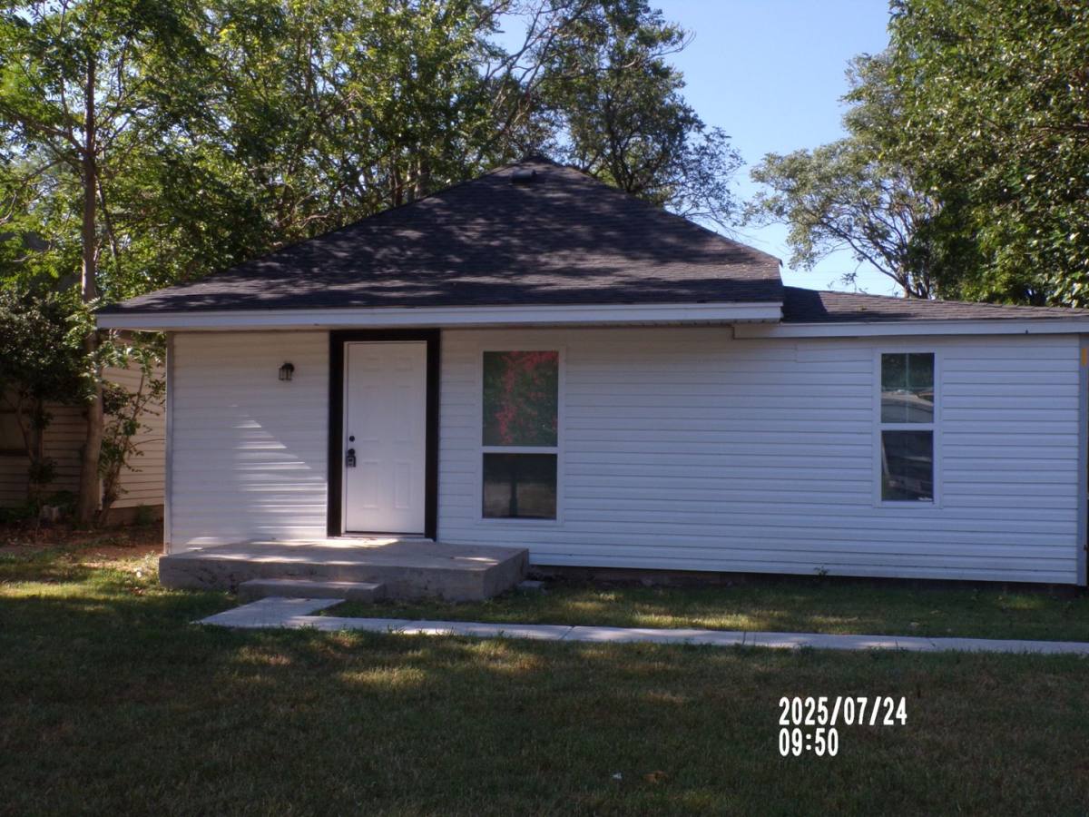 House for rent at 210 SW Summit Ave, Lawton, OK 73505