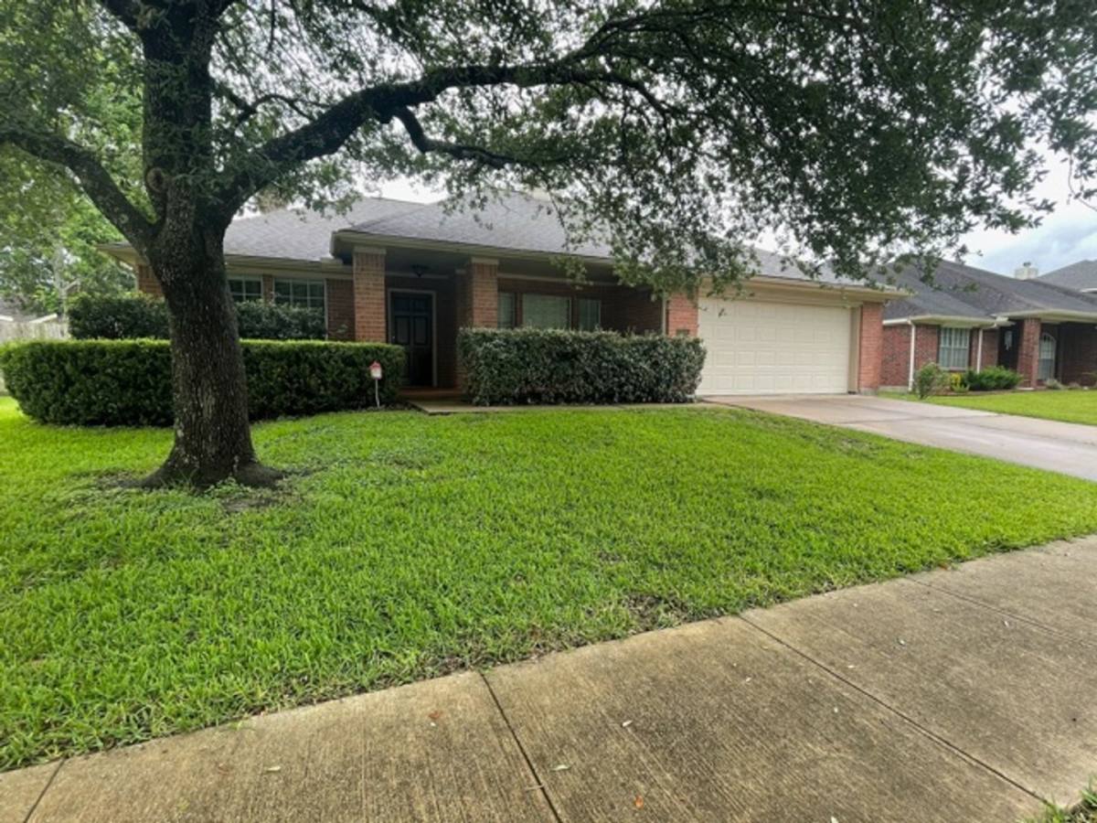 House for rent at 2005 Tower Bridge Rd, Pearland, TX 77581