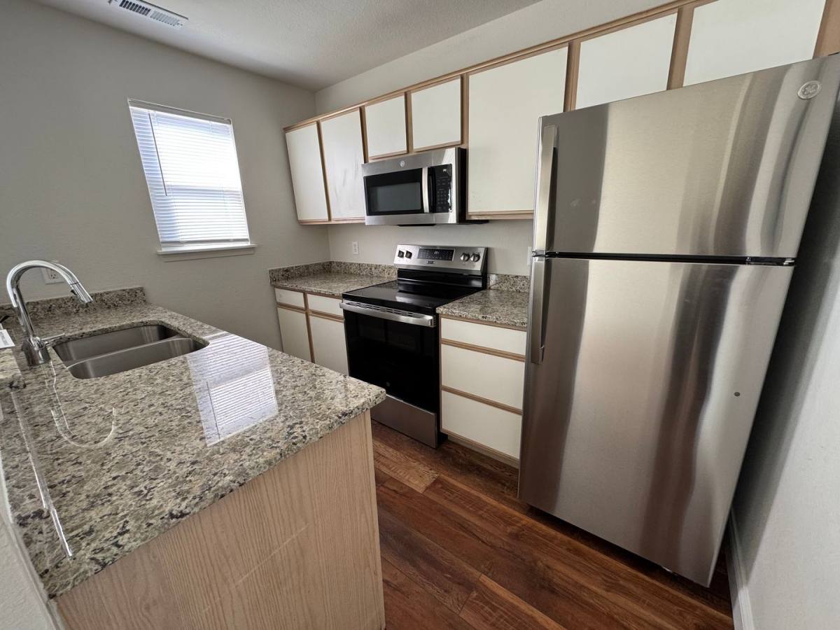 Townhouse for rent at 600 605 Eldridge St, Lawrence, KS 66049