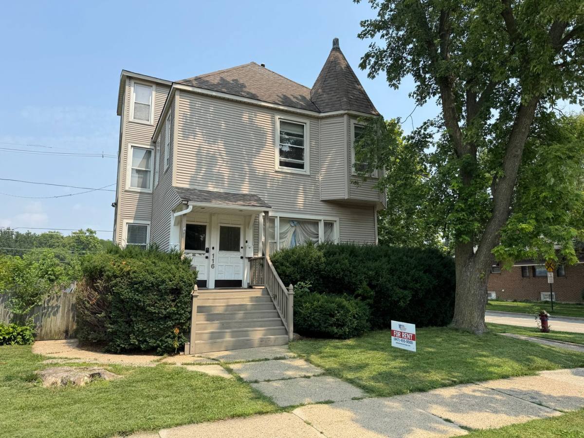 Apartment for rent at 116 E Quincy St, Riverside, IL 60546
