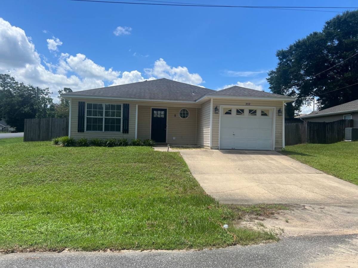 House for rent at 352 Apple Dr, Crestview, FL 32536