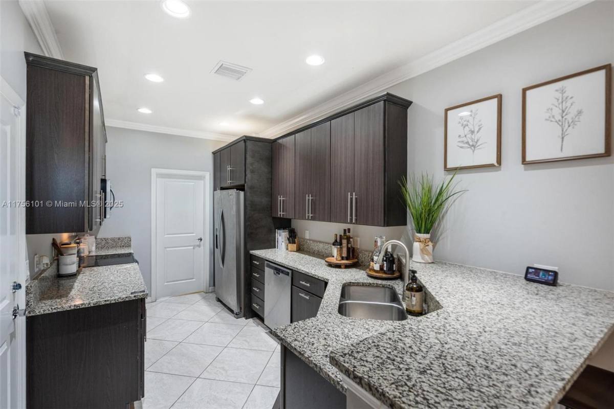 Townhouse for rent at 3944 Poinciana Lane, Hollywood, FL 33021