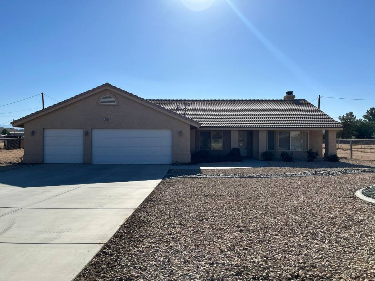 House for rent at 15250 Comanche Rd, Apple Valley, CA 92307