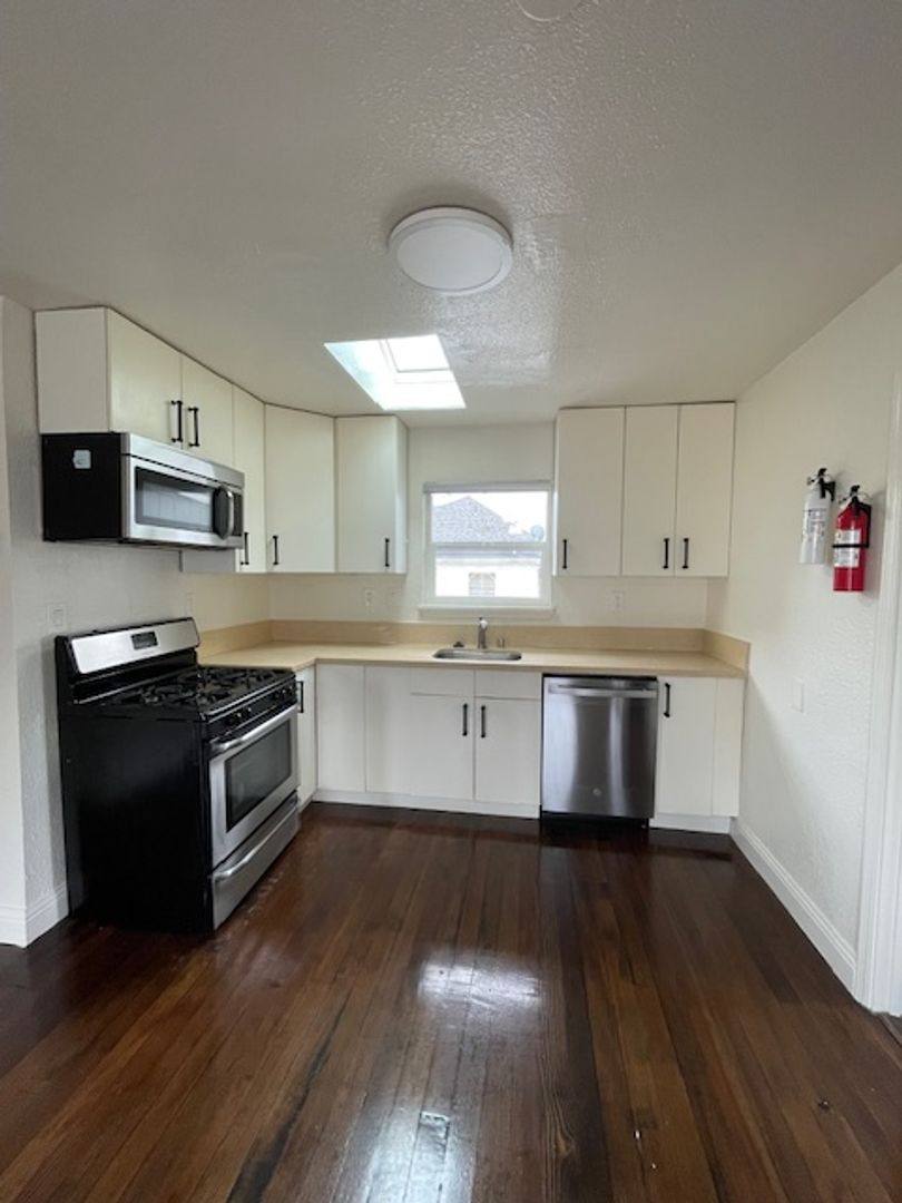 Apartment for rent at 967-969 30th St, Emeryville, CA 94608