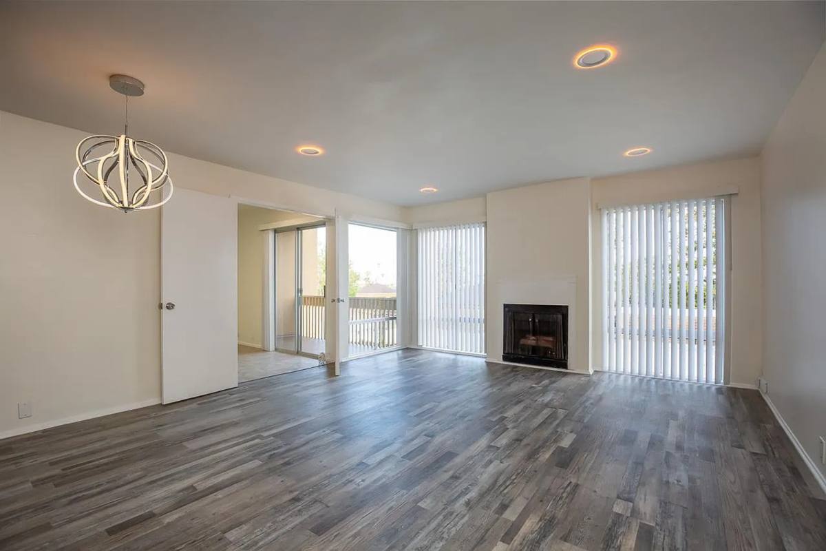Townhouse for rent at 1855 Diamond St, San Diego, CA 92109