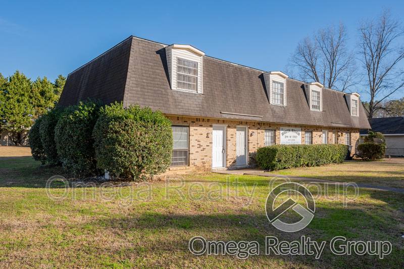 Apartment for rent at 2111 16th St, Calera, AL 35040