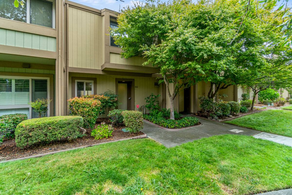 Townhouse for rent at 3158 Phoenix Lane - Lu, Alameda, CA 94501