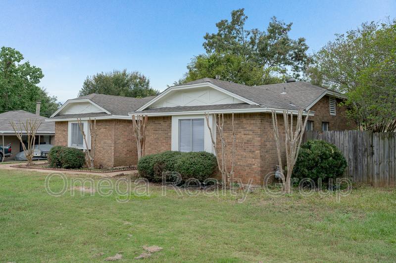 House for rent at 111 Thames Dr, Prattville, AL 36066